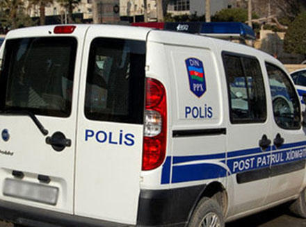 Bakıda polis maşını yandı