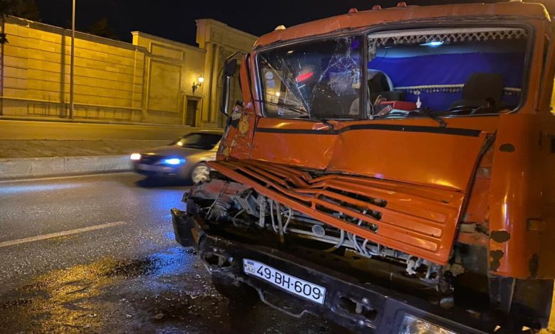 Bakıda yük avtomobilləri qəza törətdi