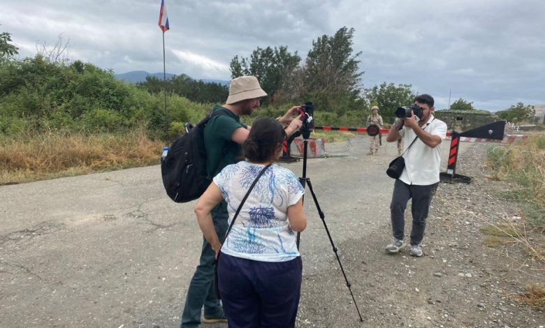 Xarici media nümayəndələri Ağdam-Xankəndi yoluna gəldilər - FOTO