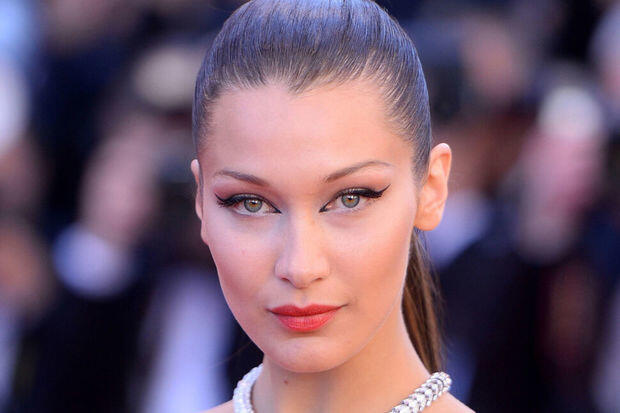 Bella Hadid keçəl robota çevrildi