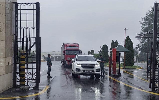 Rusiyanın göndərdiyi ərzaq dolu yük maşınının Xankəndiyə keçidi gecikir