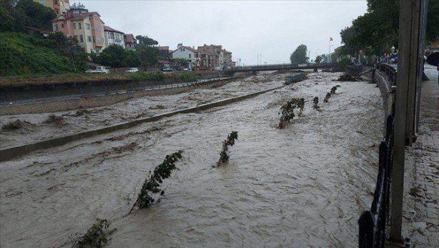 Türkiyədə güclü sel - Ölənlər var