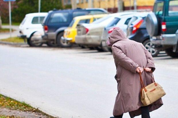 Bakıda 60 yaşlı qadını avtomobil vurdu