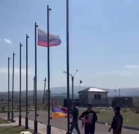 Ermənistan bayrağı Xocalı aeroportundan götürüldü