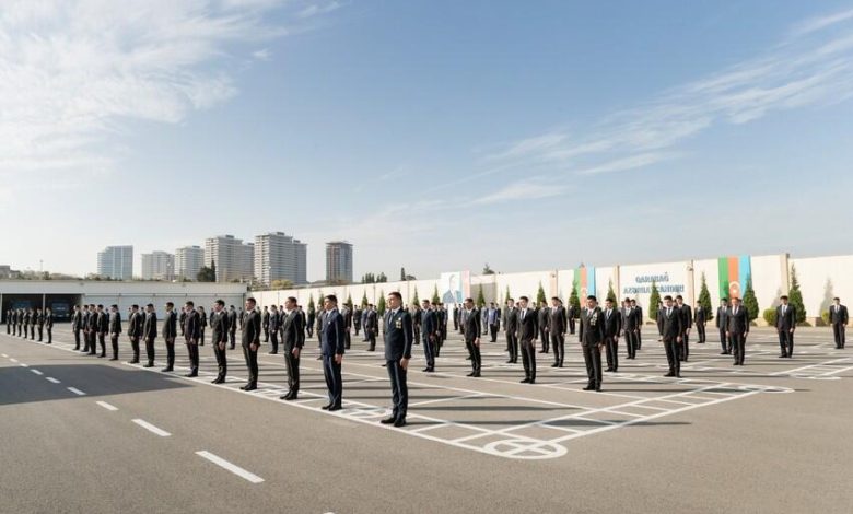 Vilayət Eyvazov sıra baxışı keçirdi