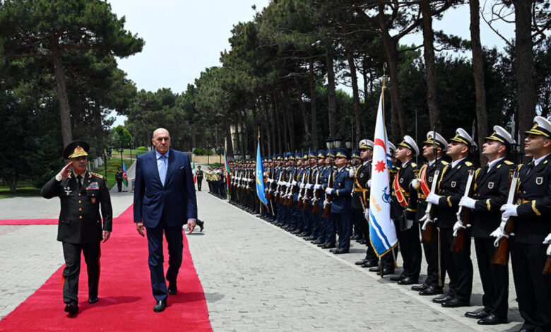 Azərbaycanın müdafiə naziri italiyalı həmkarı ilə görüşdü