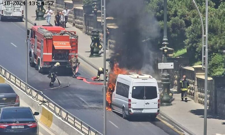 Bakıda hotelin qarşısında mikroavtobus yandı