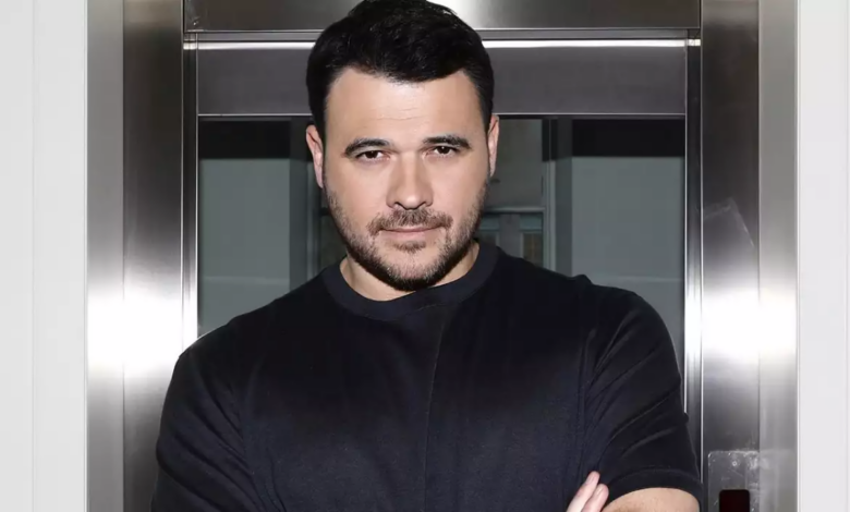 Emin Ağalarov anası və oğulları ilə