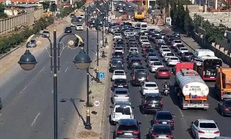 Bakının bir sıra yollarında nəqliyyatın sıxlığı müşahidə edilir