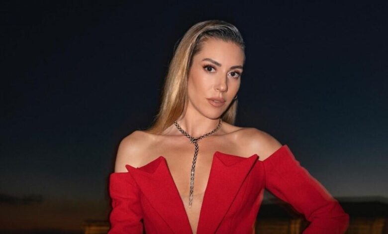 Sinem Kobal 7 il aradan sonra qayıdır