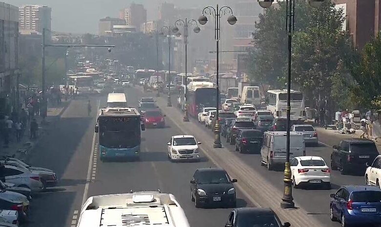 Bakıda məşhur ticarət mərkəzi YANIR