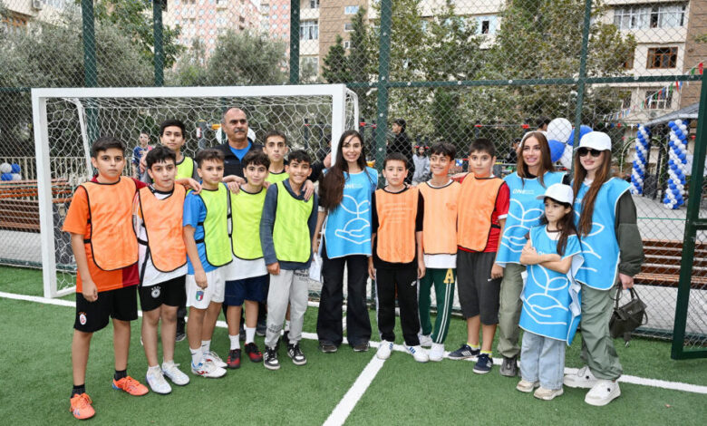 Bakıda yenilənmiş növbəti həyət sakinlərin istifadəsinə verildi