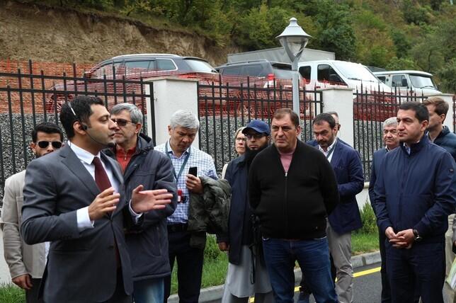 Xarici diplomatlara azad edilmiş ərazilərdəki ən böyük SES göstərilib