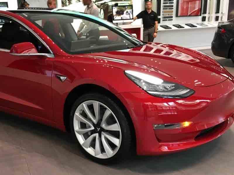 “Tesla” Bakıda ağır qəza törətdi - Ölən var