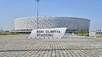 Maşını qaçırıb stadiona daxil olmaq istədi