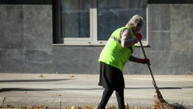 Təmizlikçi qadına qızının "Ad günü" təbriki QINANDI